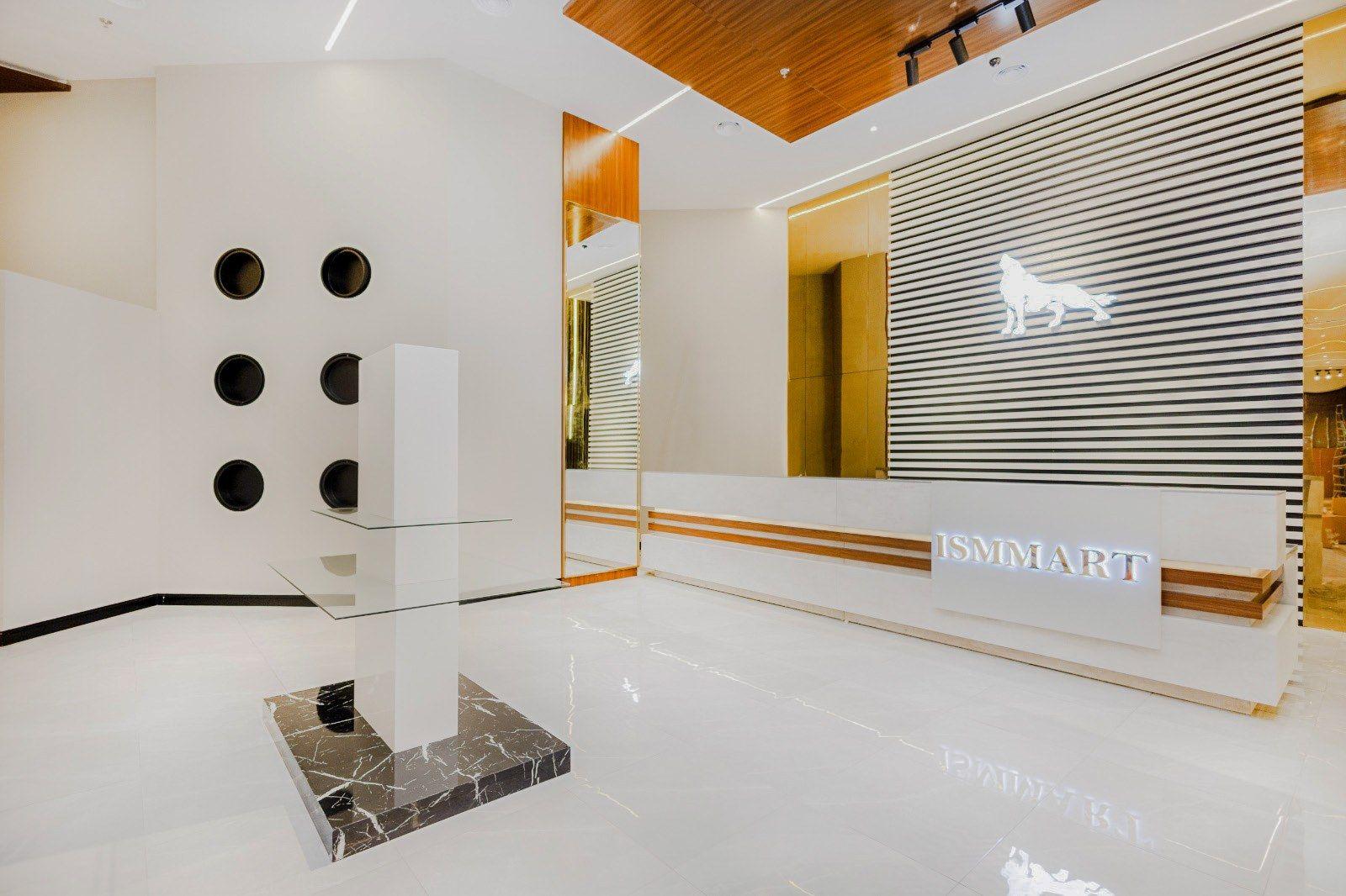 Al Hunaidi Perfumes, Deira City Centre, Dubai — retail fit-out by Vocus Design & Build (view 10)